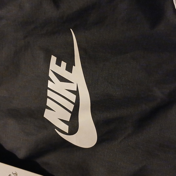 Nike Girl's Windrunner Jacket - Picture 3 of 3